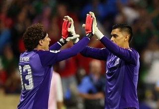 ［W杯マッチ53］メキシコ伝説のGKオチョア、6大会連続出場にスタジアム大歓声！　チェコを下し無失点の3連勝で決勝Tへ