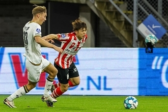 オランダで成長を続ける若きストライカー　今季初得点を挙げた男はパリ五輪世代の中心となれるか