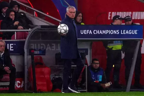 騒動の発端となったヴィニシウスのゴールセレブレーションにモウリーニョが言及「素晴らしいゴールを決めたのに、なぜそんな風に祝うんだ？」