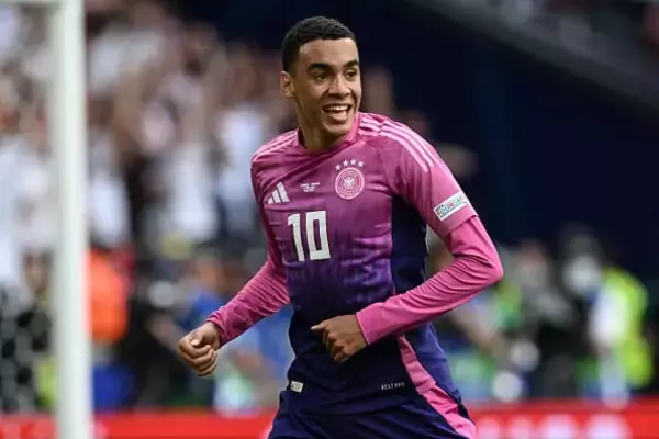 バイエルンがムシアラと契約延長交渉開始へ　エバール取締役「彼はクラブの顔」