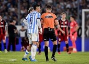 元アルゼンチン代表のW杯優勝DFが「平手打ち」で一発退場　審判への暴言で4試合出場停止、36歳でも悪癖変わらず