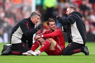 リヴァプール開始早々失点は審判のせい!?　ファン憤慨「頭を怪我したのに」「オリバーはルールを正しく適用していない」