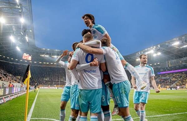 シャルケの立ち直りは想像以上に早い ついに2部で首位に浮上したドイツの名門 22年4月10日 エキサイトニュース