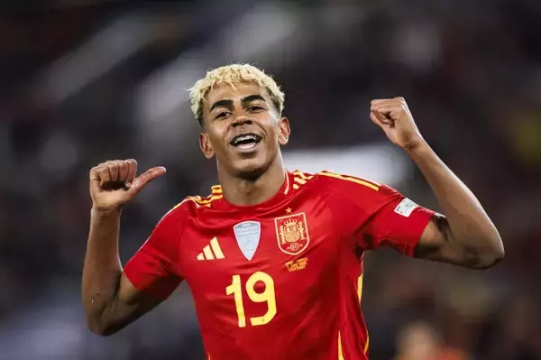 状態が懸念されたヤマルの名前は？ 米誌がW杯初戦に臨むスペインのスタメンを予想「起用するリスクを冒す必要はない。しかし……」