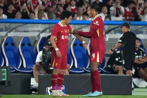 負傷離脱の遠藤航にリヴァプール主将ファン・ダイクがエール　「全員が彼と共に」