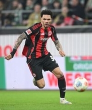 夏の争奪戦予想されるフランクフルトの若手は1人だけじゃない!?　シティ、アーセナル、リヴァプールなどプレミアから大人気の22歳DFとは