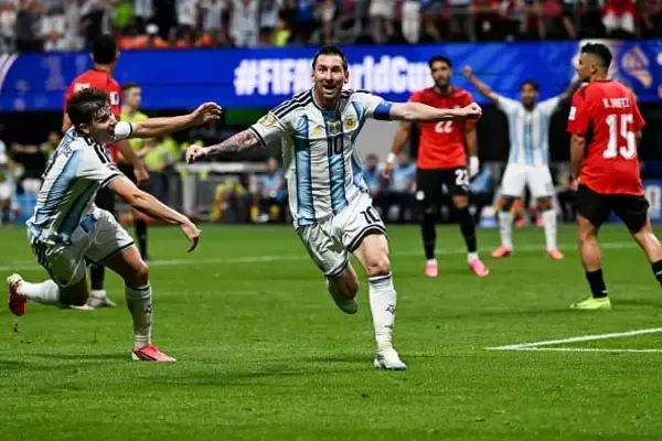 ［W杯マッチ95］メッシも涙する劇的決着　王者アルゼンチンが2点差をひっくり返す勝負強さ見せてベスト8へ