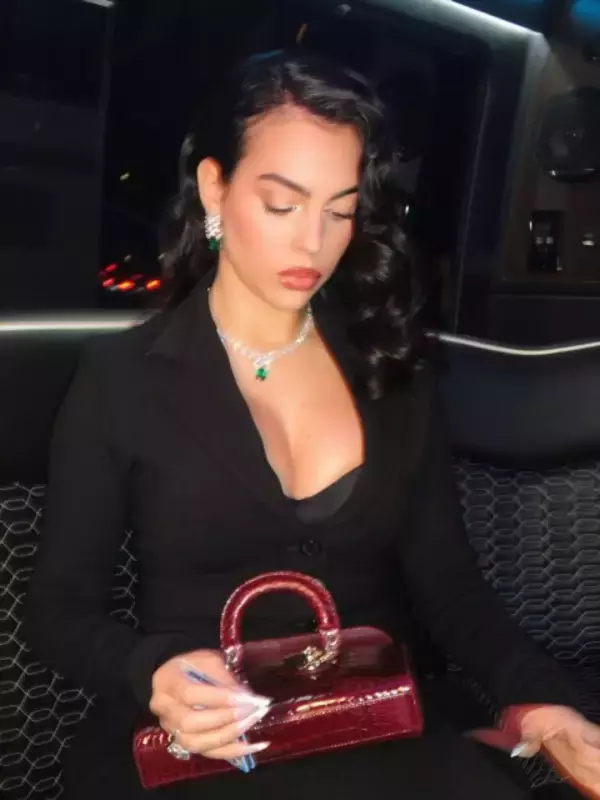 C・ロナウド婚約者ジョージナさんがホワイトハウス再訪　ワシントンで放った妖艶ドレス姿に視線集中！「大統領夫人と過ごした豪奢な一夜」