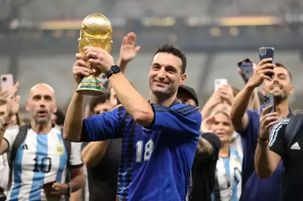 デシャンは最多勝利数、スカローニは無敗記録……　指揮官たちが2026W杯で更新する“偉大な記録”とは