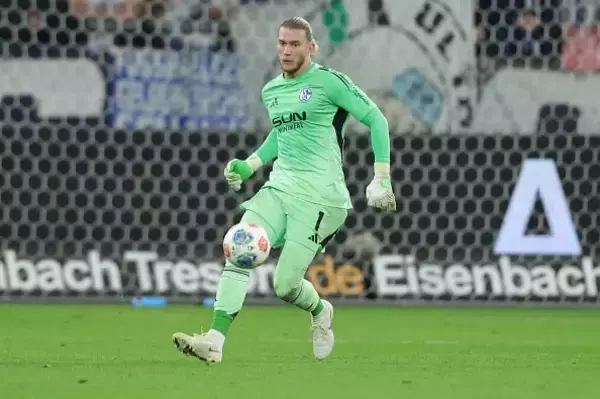 このままシャルケと共にブンデスリーガ1部の舞台へ？　今季2部でシャルケを支え続けた守護神カリウスの来季は「契約はまだ1年残っている」