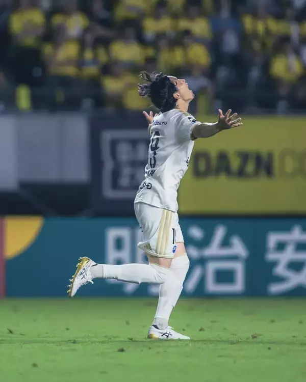 町田のFKキッカーは相馬勇紀だけじゃない!?　今度は左の中山雄太が美しすぎるFK弾　「黄金の左足」「何回でも見れる」