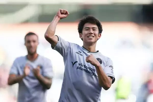 平河悠が後半ATに劇的決勝点！　地を這うミドル弾でブリストル・シティを逆転勝利へ導く　「スーパーゴールだ」「代表に呼ぼう」