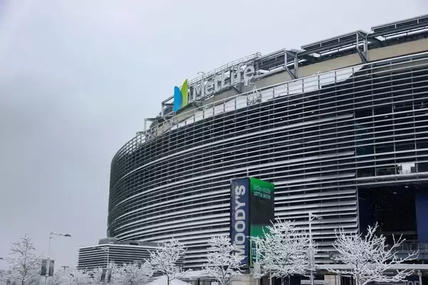 電車賃は2万4000円で通常の料金から10倍以上、駐車場代は3万6000円　2026年W杯の現地観戦はお金がかかりすぎる？