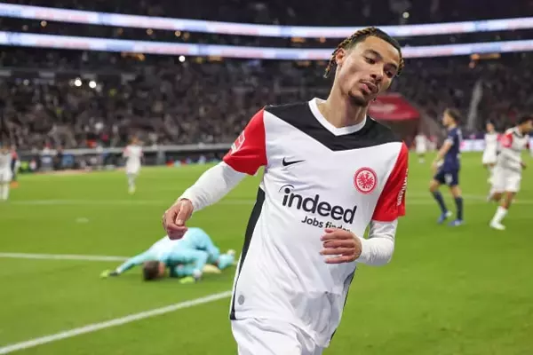 苦悩のPSG時代を経てフランクフルトで大活躍　仏の若きFWエキティケはなぜ活躍できている？「スピードを活かしたプレイが好き」