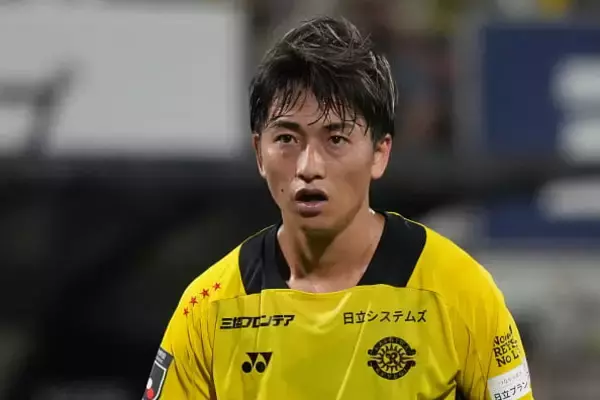 「軌道が綺麗すぎた」“両利き”小泉佳穂が左足を一閃！ 強烈ミドル弾に絶賛の声「美しい」「フェイクも含めて完璧」