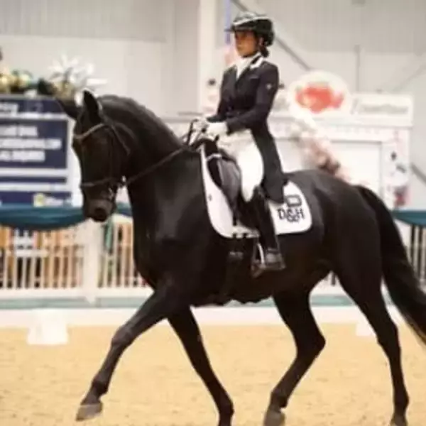 イングランドの快速FWオーウェンの娘が騎手としてレースに参戦　チャリティーレースへの出走に注目集まる