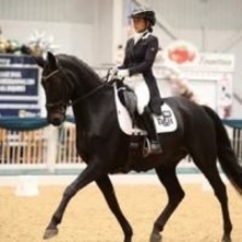 イングランドの快速FWオーウェンの娘が騎手としてレースに参戦　チャリティーレースへの出走に注目集まる