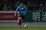 「伊藤達哉が3試合連続ゴール　公式戦直近10試合で“10ゴール”と川崎Fの絶好調ドリブラーが止められない！」の画像1