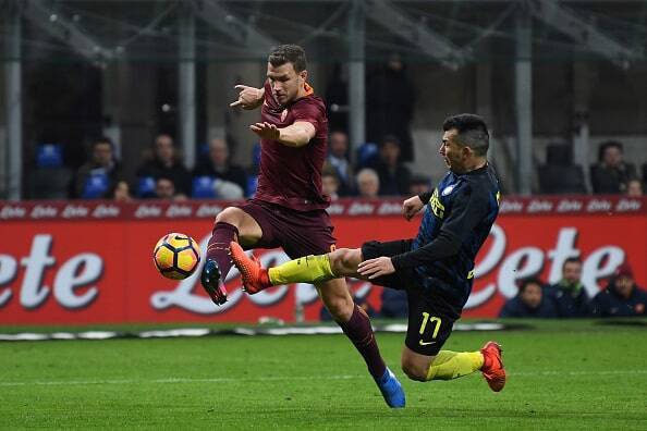 吠える、報復、飛び蹴りも！　守備的MF”最恐の闘犬”は誰だ!?