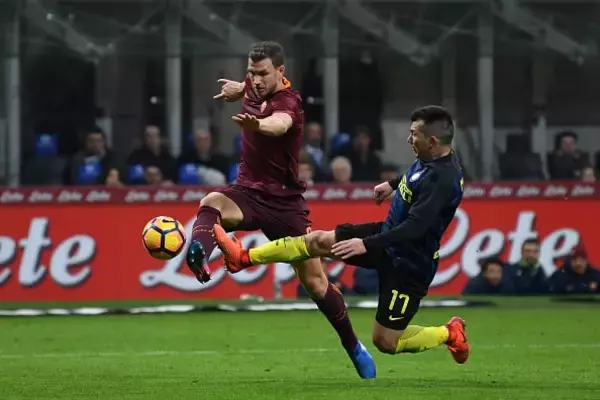 「吠える、報復、飛び蹴りも！　守備的MF”最恐の闘犬”は誰だ!?」の画像