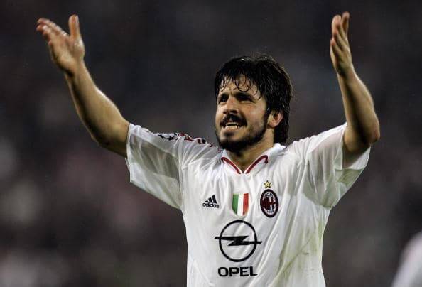 吠える、報復、飛び蹴りも！　守備的MF”最恐の闘犬”は誰だ!?