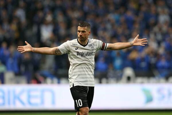 ポドルスキの主将退任に独メディア反応 ブンデス復帰 を願う論調も 19年4月18日 エキサイトニュース