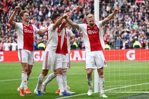 「これが”アヤックス流”だ！　練習のパスワークがさすがのスピードだった［映像アリ］」の画像