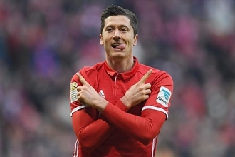 レヴァンドフスキ、バスケの腕前も一流!?　シュートセンスが半端ない［映像アリ］