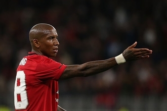 デ・ヘアでもポグバでもない？　マンUの新主将にベテランを推す声