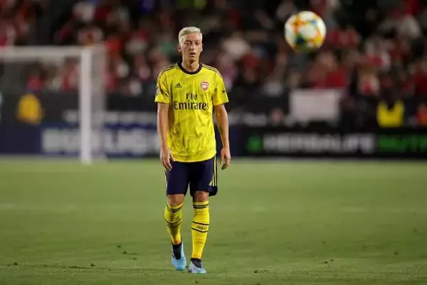 またエジルの起用法に問題!?　セバージョスとの”同時起用”は無理なのか