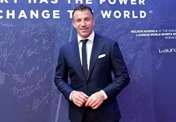 渋谷スクランブル交差点でリフティングしてみた!?　デル・ピエロ氏の美技を見よ［映像アリ］