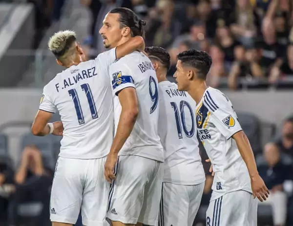 いきなりどうしたんだイブラ!? 　試合中に味方選手を突き飛ばす［映像アリ］