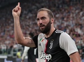 イグアインにとって「21」は幸運のナンバー？　戦力外から巻き返しへ