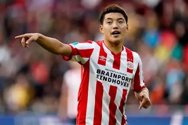 堂安はPSVの“オシャレ番長”!?　オランダ誌がファッションを絶賛