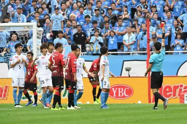 ルヴァン杯決勝“衝撃の舞台裏”　札幌の選手は主審に谷口退場の撤回を求めていた!?