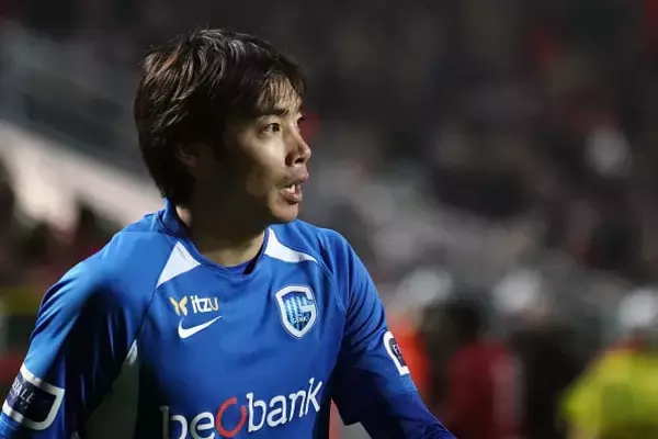 伊東純也がベルギー“前半戦ベスト11”にノミネート　「今季ハイライトの1人」