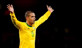 「ローテーションでメッシ蹴るしか」　ブラジルの暴れん坊が明かすメッシ封じ