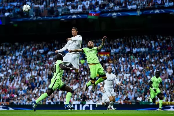 史上最高クラスの“ヘディングマスター”　時が止まるC・ロナウドの空中支配［映像アリ］