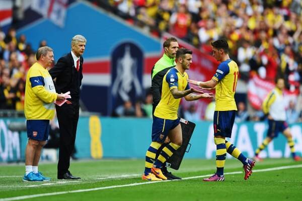 アーセナルの10番背負った2人のレフティー エジルがプレイしないことに驚き 年8月4日 エキサイトニュース