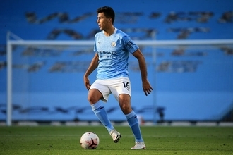 フェルナンジーニョの後継者は簡単に見つからない　24歳MFの守備に厳しい指摘