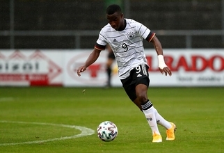 バルサが狙うべきは“15歳”の神童FWか　ストライカー補強に新たな提言