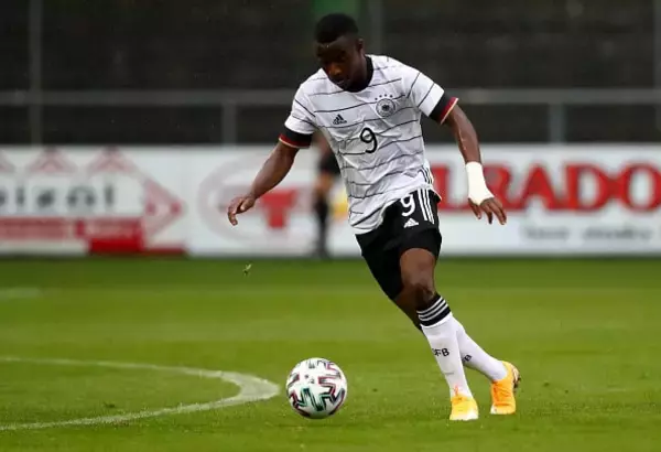 バルサが狙うべきは“15歳”の神童FWか　ストライカー補強に新たな提言