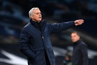 “モウリーニョ流”は現実的でも退屈なのか　王座狙うスパーズのスタイルに疑問も