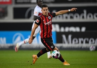 ついに覚醒した“ロナウドの後継者”の快進撃　鎌田大地らとの相性も抜群