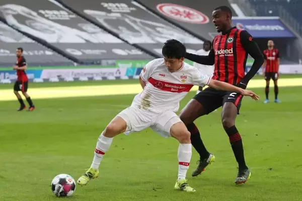 「鎌田欠場も“新旧日本代表DMF対決”が実現　長谷部と遠藤ともに揺るがぬ安定感」の画像