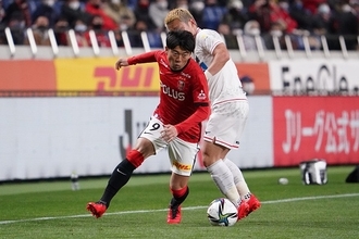 最前線で魅せる浦和ベテランストライカー　点を取るだけじゃないFWの貢献度