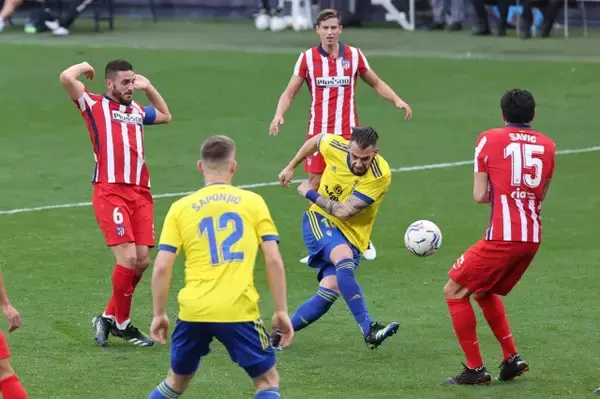 「［特集／頼れる大ベテラン 01］真のゴールハンターは歳を重ねるごとに嗅覚が磨かれる」の画像