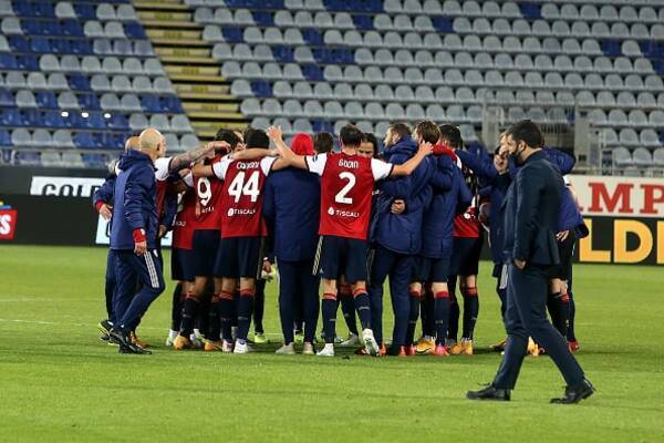 降格圏に沈む 豪華軍団 が見せた意地 カリアリは逆転残留を勝ち取れるか 21年4月18日 エキサイトニュース