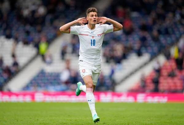 シックの50m弾はeuro歴代ベストゴールなのか 過去大会のスーパーゴールと比較 21年6月18日 エキサイトニュース シックの50m弾はeuro歴代ベストゴールなのか 過去大会のスーパーゴールと比較 21年6月18日 エキサイトニュース