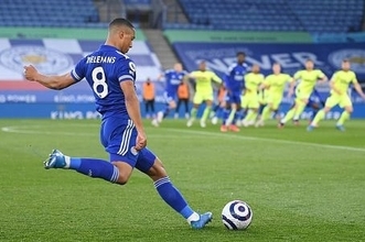 リヴァプールにとって理想的？　ワイナルドゥムの後釜に最適な男とは